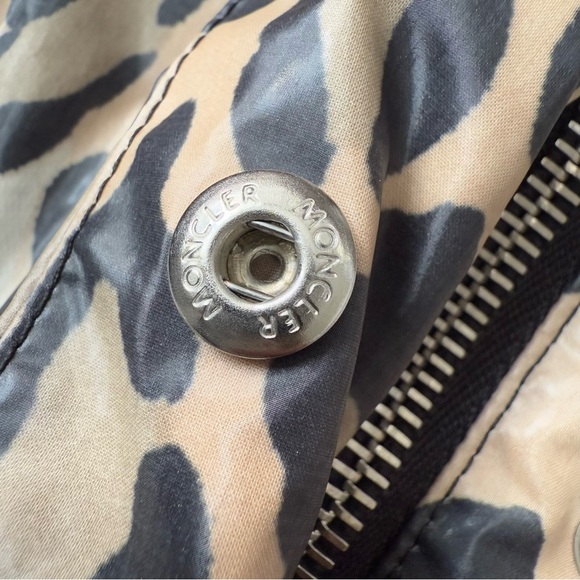 MONCLER Ivoire Giubbotto Plomb Leopard Jacket - Picture 6 of 14